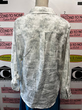 Cargar imagen en el visor de la galería, 100% Linen Rose Long Sleeve (Size XL)