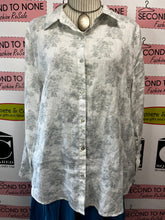 Cargar imagen en el visor de la galería, 100% Linen Rose Long Sleeve (Size XL)