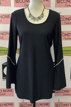 Load image into Gallery viewer, Melanie Lyne Bell Sleeve Top (Size S)