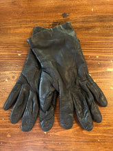 Cargar imagen en el visor de la galería, Black Leather Gloves (Size S)