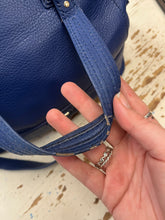 Charger l'image dans la galerie, Danier Blue Pebbled Leather Handbag + Dustcover