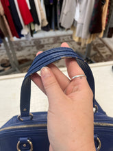 Charger l'image dans la galerie, Danier Blue Pebbled Leather Handbag + Dustcover
