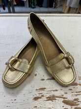 Charger l'image dans la galerie, Nine West Gold Metallic Leather Driving Loafers (Size 6.5)