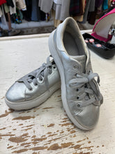 Charger l'image dans la galerie, Geox Spherica Silver Sneakers (Size 10)