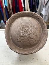 Charger l'image dans la galerie, Vintage Brown Woven Pillbox Hat