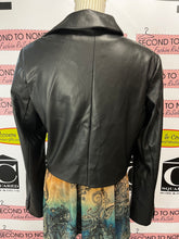 Cargar imagen en el visor de la galería, NWT Dynamite Cropped Faux Leather Jacket (Size XL)