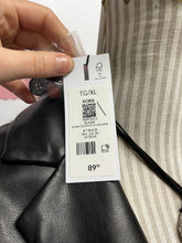 Cargar imagen en el visor de la galería, NWT Dynamite Cropped Faux Leather Jacket (Size XL)