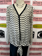 Cargar imagen en el visor de la galería, The Limited B&W Zig Zag Sheer Top (Size L)