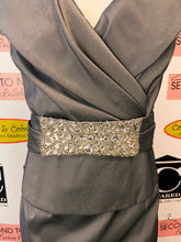 Cargar imagen en el visor de la galería, Dark Grey Beaded Waist Cocktail Dress (Size 10)