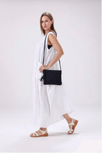 Cargar imagen en el visor de la galería, Black Crochet Bag (Only 1 Left!)