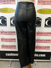 Cargar imagen en el visor de la galería, Easle Pleather Pants (Size M)