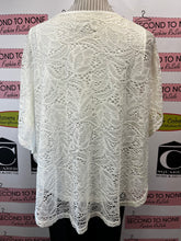 Cargar imagen en el visor de la galería, Amanda Collection White Lace Overlay Batwing Top (Size M)