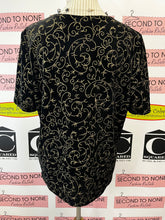 Cargar imagen en el visor de la galería, TanJay Black Velour With Gold Pattern 2 PC Shirt Set (Size L)