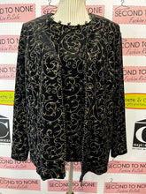 Cargar imagen en el visor de la galería, TanJay Black Velour With Gold Pattern 2 PC Shirt Set (Size L)