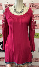 Load image into Gallery viewer, Venus Lace Cold Shoulder Top (M)