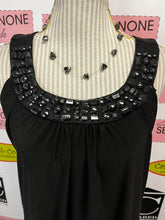 Load image into Gallery viewer, Beaded Neck Flowy Tank (Size 1X)