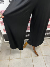 Cargar imagen en el visor de la galería, Cropped Wide-Leg Jersey Pant