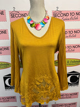 Load image into Gallery viewer, Mustard Detail-Hem Top (Size M)