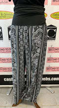 Charger l'image dans la galerie, La Vie en Rose Aqua Printed Pants (Size L)