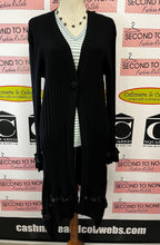 Charger l'image dans la galerie, Ruffle & Ribbed Long Black Cardigan (Size XL)