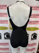 Cargar imagen en el visor de la galería, NWT Speedo Fitness Black One Piece Swimsuit (Size 14)