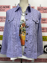 Cargar imagen en el visor de la galería, 100% Cotton Eyelet Jean-Style Jacket (only black left)