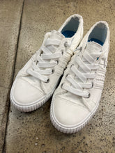 Cargar imagen en el visor de la galería, Blowfish Blaine Braid White Sneakers (Size 8)