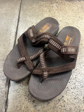 Charger l'image dans la galerie, Skechers Outdoor Lifestyle Toe-Loop Brown Sandals (Size 9)