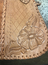 Charger l'image dans la galerie, Vintage Tan Leather Shoulder Bag with Floral Carvings