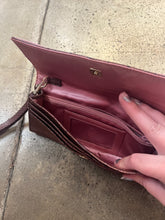 Charger l'image dans la galerie, Liz Claiborne Purple Reptile Skin Clutch Wallet