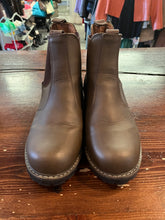 Charger l'image dans la galerie, Storm Mountain Winter Chelsea Boots (Size 10)