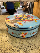 Cargar imagen en el visor de la galería, Vintage Cookie Tin