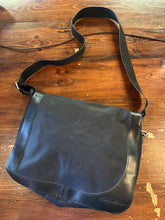 Charger l'image dans la galerie, Eddie Bauer Mini Messenger Bag