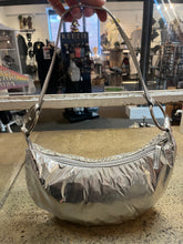 Cargar imagen en el visor de la galería, Silver Sequin Shoulder Bag