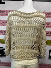 Cargar imagen en el visor de la galería, Open Crochet Batwing Overlay Top (One Size Fits Most)