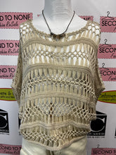Cargar imagen en el visor de la galería, Open Crochet Batwing Overlay Top (One Size Fits Most)