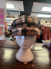 Cargar imagen en el visor de la galería, Brown Plaid Newsboy Cap (One Size)