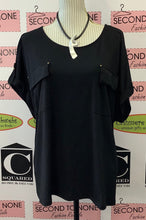 Cargar imagen en el visor de la galería, Parte superior negra con bolsillo tipo caja (3X)
