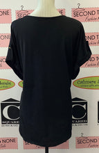 Cargar imagen en el visor de la galería, Parte superior negra con bolsillo tipo caja (3X)