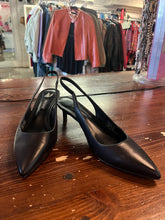 Load image into Gallery viewer, Nine West Pointed Toe Sling-backs (Size 8)