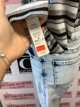 Load image into Gallery viewer, NWT Variations Blocked Pattern Top (Size M)