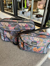 Cargar imagen en el visor de la galería, Vintage Tapestry "Globetrotter" Suitcase