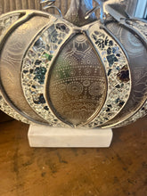 Cargar imagen en el visor de la galería, Unique Sparkly Metal Pumpkin Decor