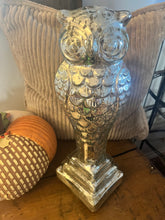 Cargar imagen en el visor de la galería, Large Owl with Antique Silver Finish