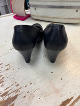 Cargar imagen en el visor de la galería, Flexi Black Leather Pumps (Size 8)