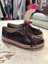 Cargar imagen en el visor de la galería, Zara Oxford Fringe Platform Shoes (Size EU 39)