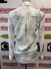 Cargar imagen en el visor de la galería, Standard Grace Long Button Up (Size XS)