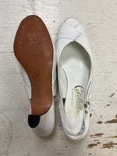 Load image into Gallery viewer, Vintage White Leather Heels (Size 9.5)
