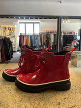 Load image into Gallery viewer, Wind River Red Rain Boots (Size 8)