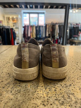Cargar imagen en el visor de la galería, *AS IS* Skechers Sparkly Slip On Shoes (Size 8.5)